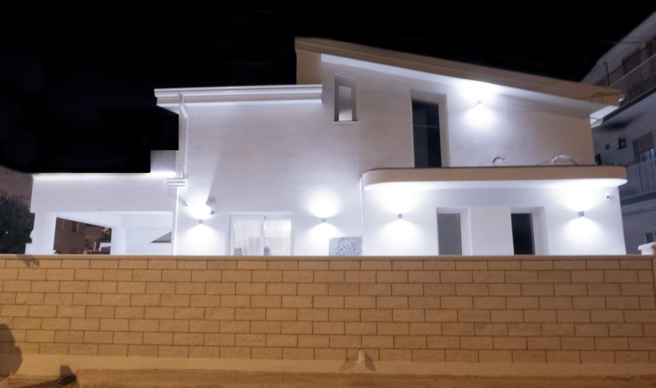 The Simo's House A *
